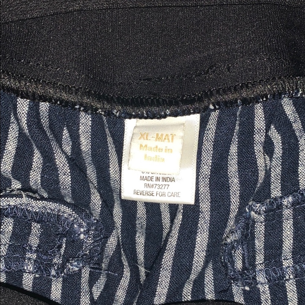 Maternity Shorts - Picture 3 of 4